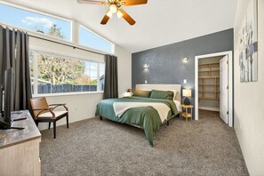 Memory foam beds, blackout drapes, free WiFi, bed sheets - Jville Gem- Walk downtown (Jacksonville)