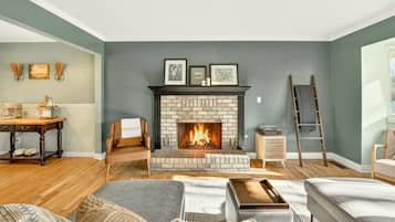 En 45-tommers smart-TV med digitale kanaler samt Netflix og Hulu