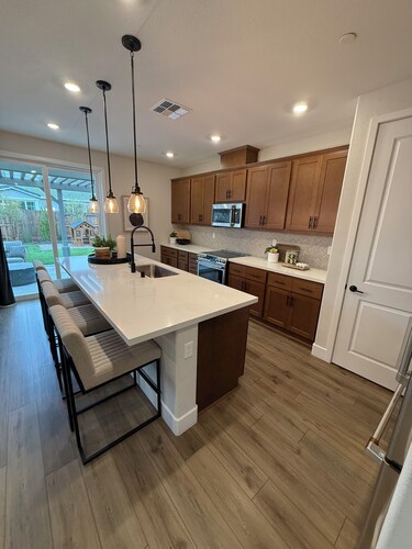 Cozy 4-bedroom bed & breakfast in amazing Manteca near Great Wolf Lodge