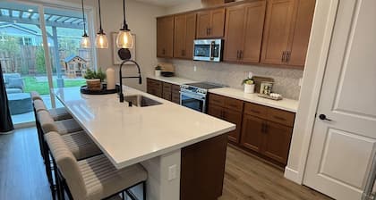 Cozy 4-bedroom bed & breakfast in amazing Manteca near Great Wolf Lodge