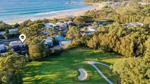 Golf - 15A Pandanas - A modern Hamptons-style escape just steps from Mollymook Beach (Mollymook Beach)