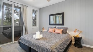 5 habitaciones, tabla de planchar con plancha, wifi y ropa de cama 