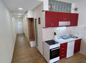 Apartment (One bedroom apartment (Milica)) | Private kitchen | Fridge - Comfort Apartments Igalo 60 m From the Sea (Igalo)