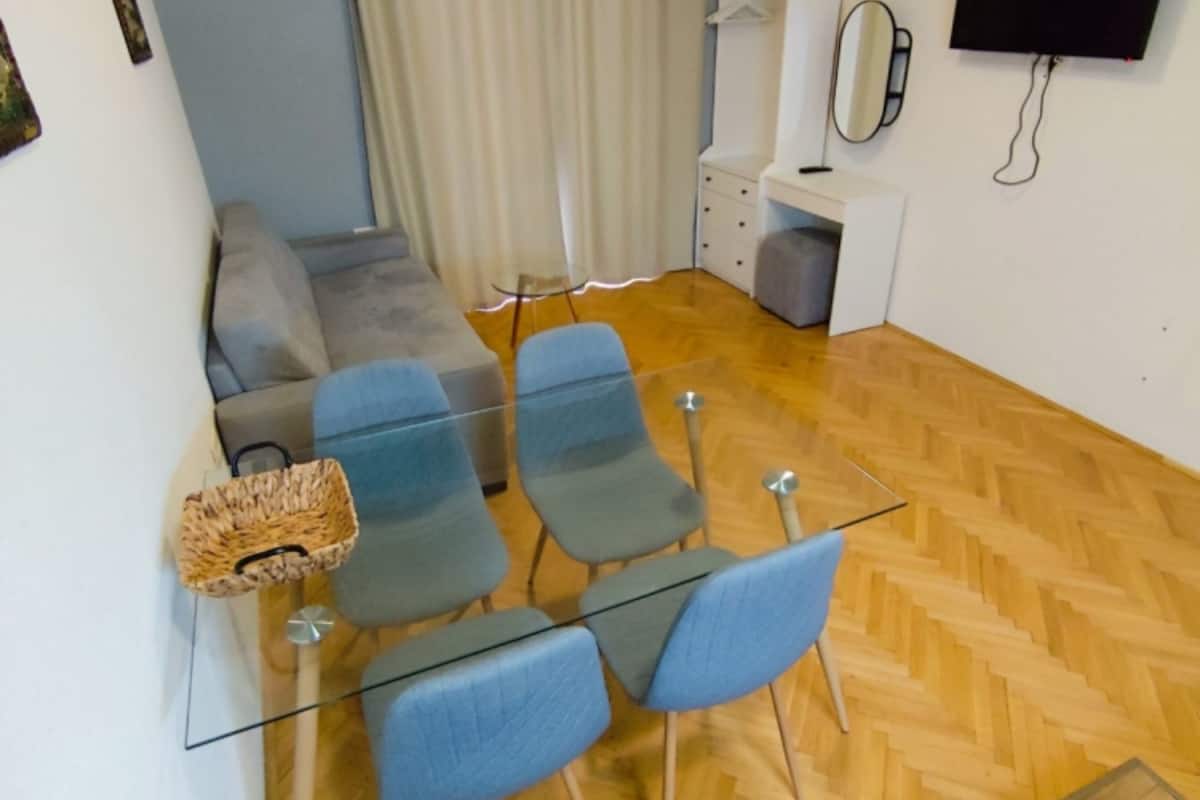Apartment (One bedroom apartment (Milica)) | Wohnzimmer | 32-Zoll-Flachbildfernseher mit Kabelempfang