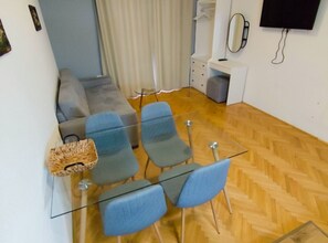 Apartment (One bedroom apartment (Milica)) | Living room | 32-inch flat-screen TV with cable channels - Comfort Apartments Igalo 60 m From the Sea (Igalo)