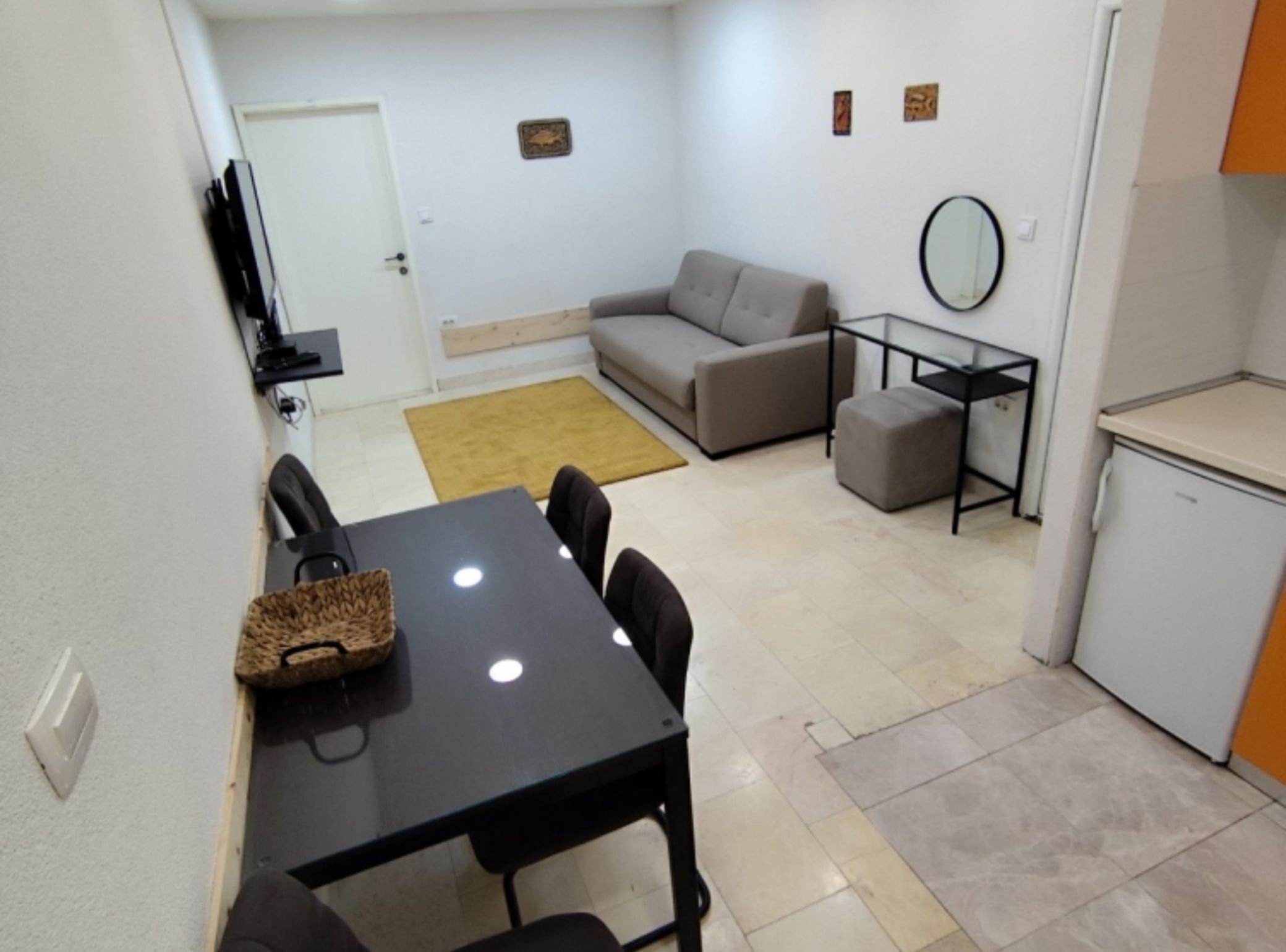 Apartment (One bedroom apartment (Milovan)) | Wohnzimmer | 32-Zoll-Flachbildfernseher mit Kabelempfang