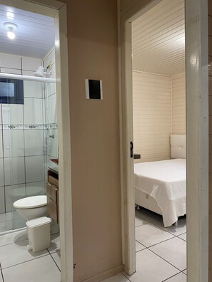 Shower, hair dryer, towels, soap - Vacation home in Florianópolis with pool (Florianópolis)
