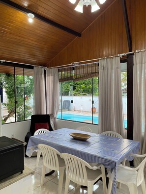 Dining - Vacation home in Florianópolis with pool (Florianópolis)