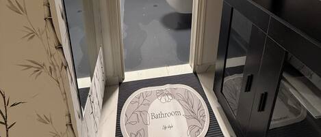 タオル、石鹸、トイレットペーパー