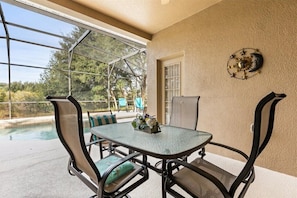 Outdoor dining - Fabulous 4-bedroom house with AC, close to Disney in Davenport (Davenport)