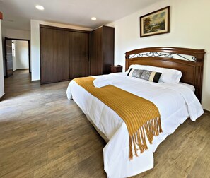 Hus – comfort, balkong, bakgårdsutsikt | Blendingsgardiner og wi-fi (inkludert)