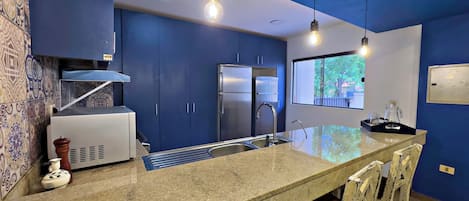 Casa Confort, balcón, vista al patio | Cocina privada