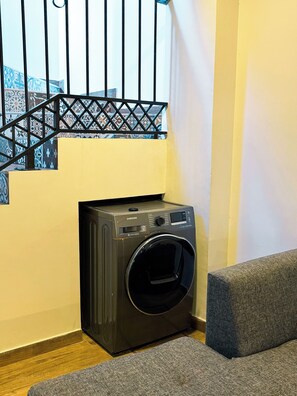 舒適單棟房屋, 露台, 庭園景 | 洗衣設備