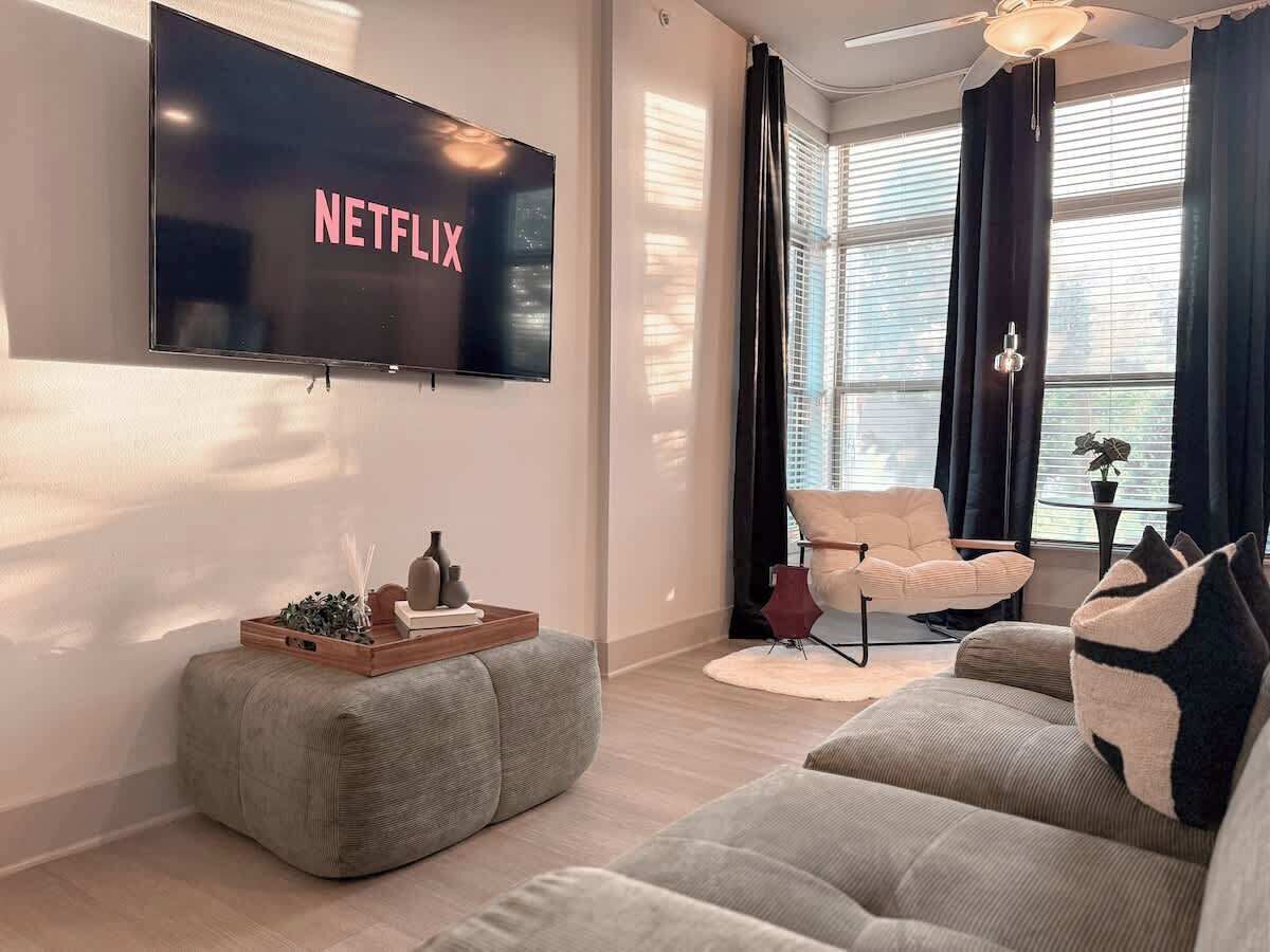 Televisión y oficina 