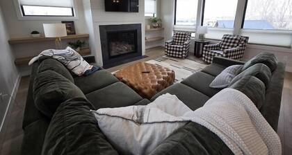 Apartment - Penthouse apartment above our office, offers views of the park and snake river
