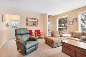 TV, fireplace, DVD player