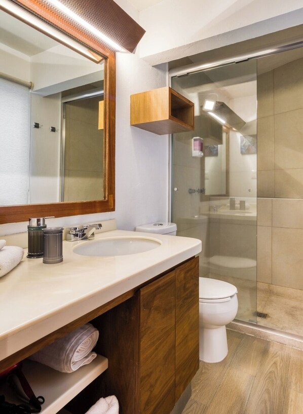 Basic Single Room | Bathroom