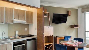 Basic Single Room | Living area