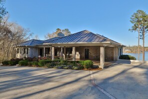 Exterior - The Peach State Lakehouse | Sleeps up to 18 (Lizella)