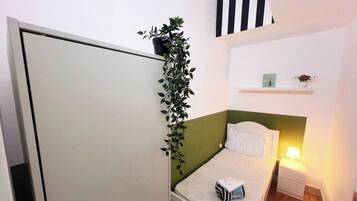 Single Room, Balcony, City View | Desk, iron/ironing board, free WiFi