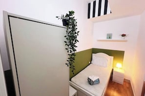 Single Room, Balcony, City View | Desk, iron/ironing board, free WiFi