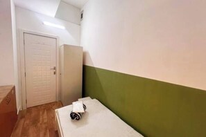 Desk, iron/ironing board, free WiFi - Bachelor Partition Room in Barsha Height (Dubai)