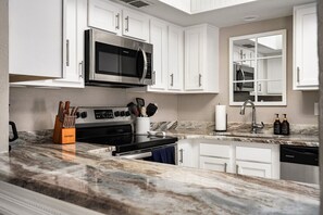 Fridge, microwave, oven, stovetop - FUN! - 12 min to Beach, 10 min to IMG, Heated Pool (Bradenton)
