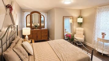2 bedrooms, desk, free WiFi, bed sheets