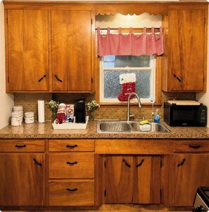 Coffee/tea maker, fridge, microwave, stovetop - Pet-Friendly 2-Story Home Near Youngstown - Fast WiFi - Quiet Area (Struthers)