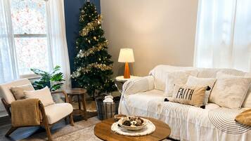 Una Smart TV, una chimenea