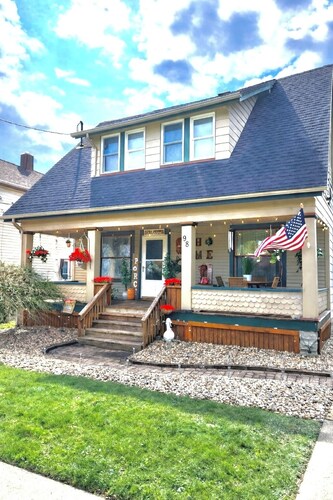 Pet-Friendly 2-Story Home Near Youngstown - Fast WiFi - Quiet Area