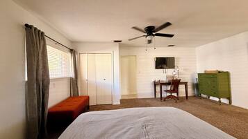 1 dormitorio, tabla de planchar con plancha, wifi y ropa de cama