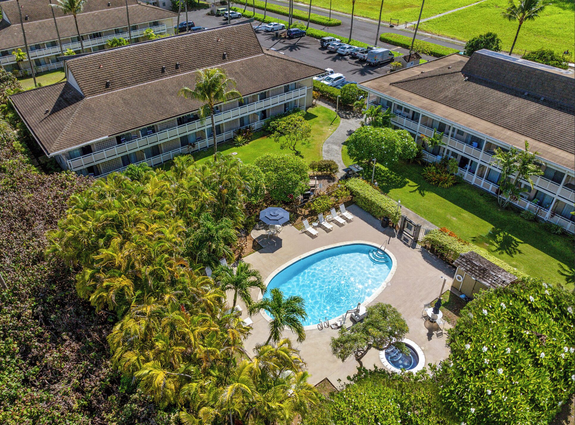 2 outdoor pools