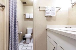 Bathroom - Kauai PHale 1BR Pha1 (Kapaa)