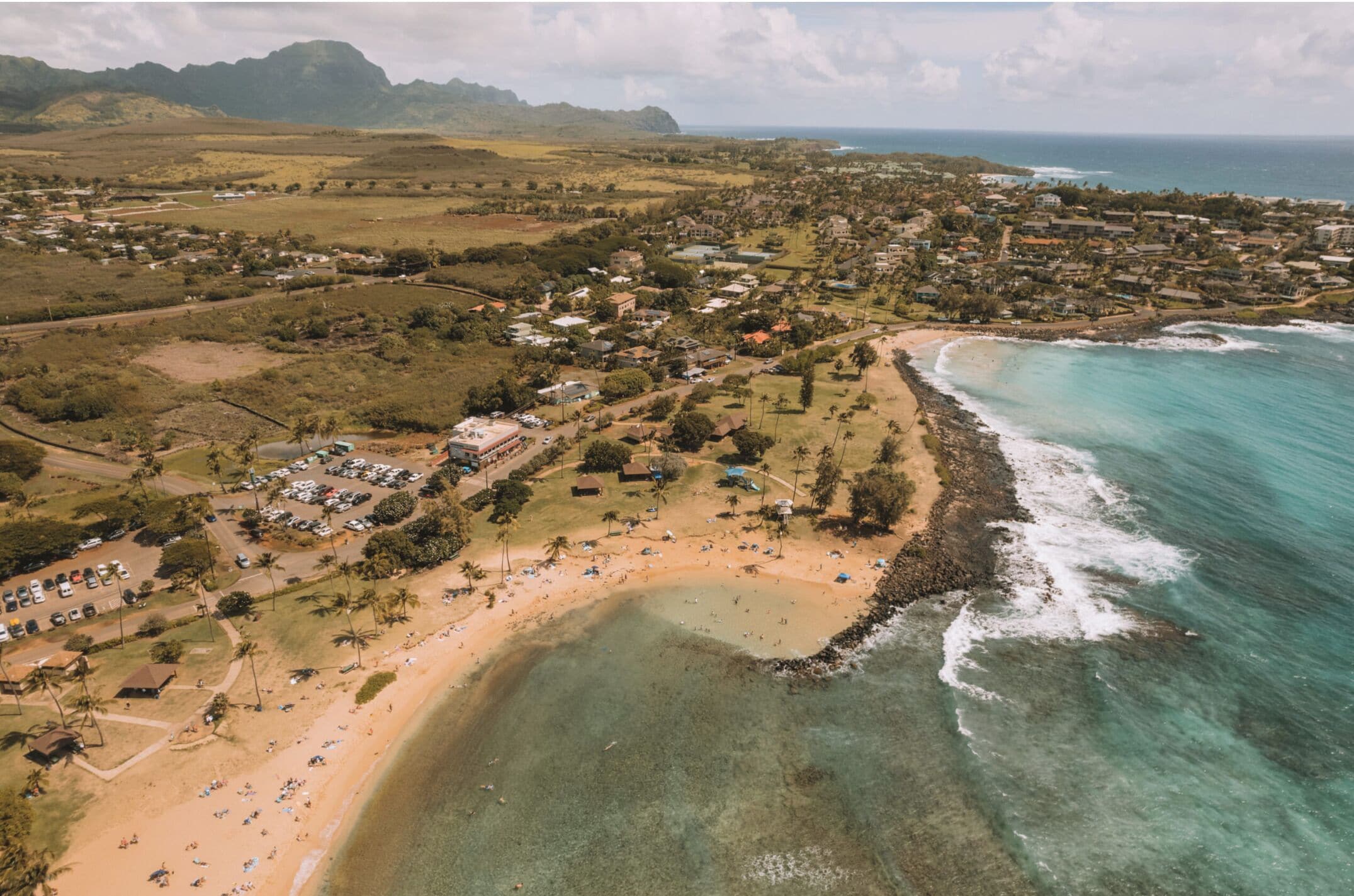 Ubicación cercana a la playa y arena blanca