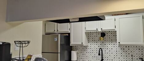 Microondas, horno, placa de cocina y lavavajillas