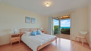 Iron/ironing board, bed sheets - 1/8 RailwayTce, Port Elliot (Port Elliot)