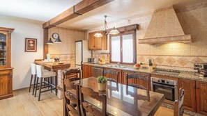Fridge, microwave, oven, stovetop - Villa Carmen Ronda by Ruralidays (Málaga)