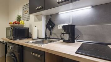 Cafetera/tetera, refrigerador, microondas, horno