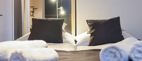 1 habitación, tabla de planchar con plancha, wifi gratis y ropa de cama