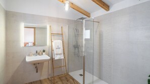 Douche, séchoir à cheveux