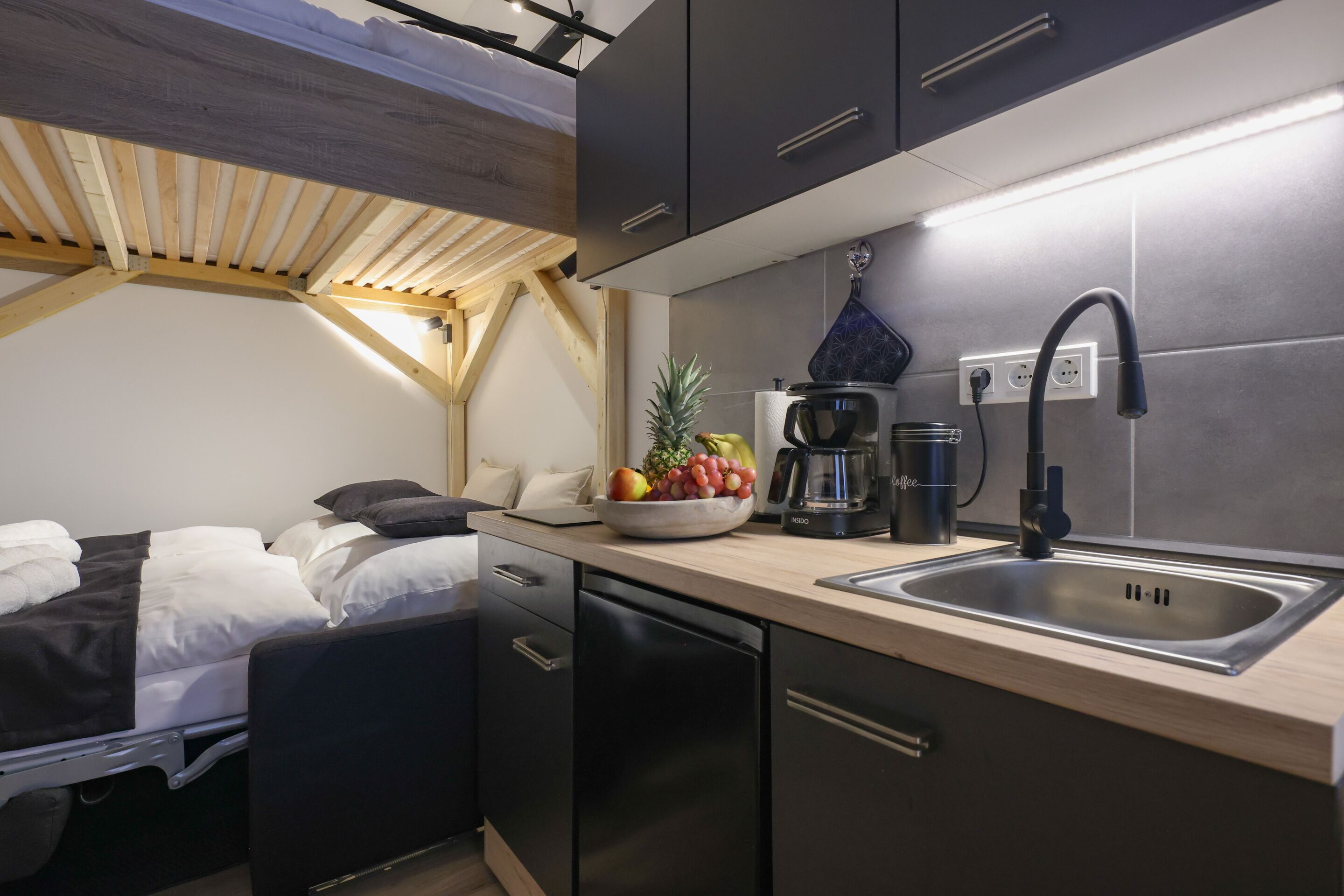 Silitysrauta/-lauta, ilmainen Wi-Fi, vuodevaatteet