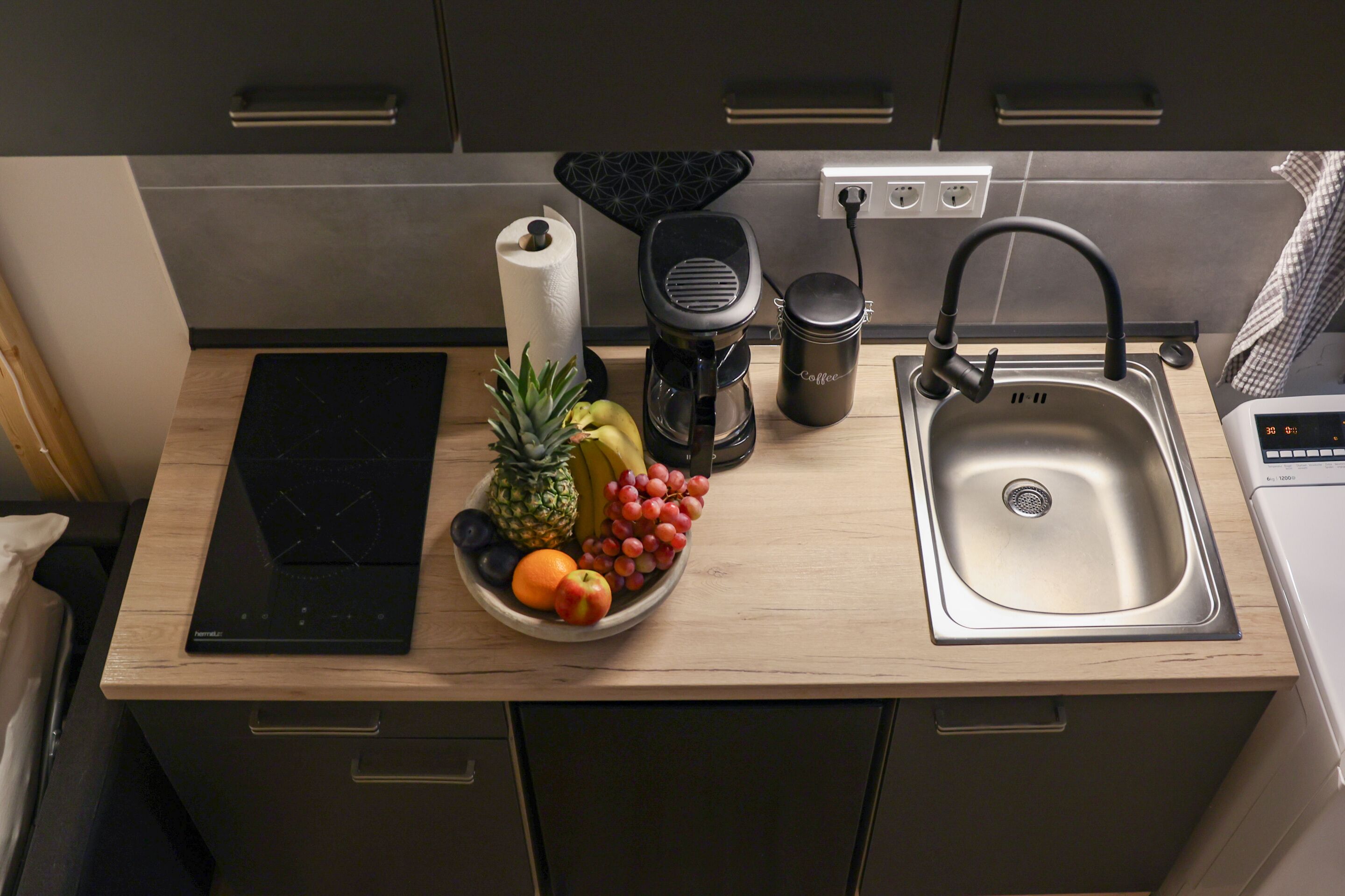 Coffee/tea maker, fridge, microwave, oven