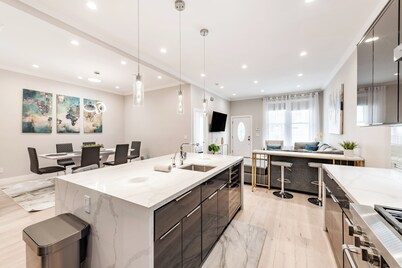 Spacious 4-bedroom townhome in tranquil San Francisco with AC