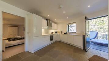 Fridge, microwave, oven, dishwasher