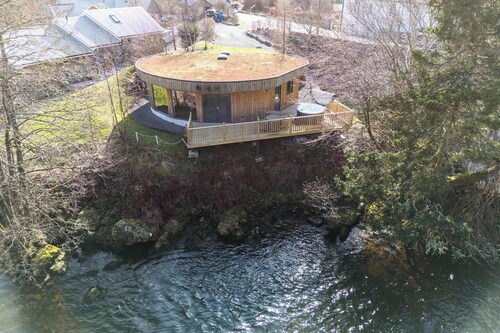 Otter’s Holt- Circular Riverside Retreat + Hot Tub