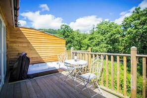 Outdoor dining - Garth Cottage - Riverside with Private Hot Tub (Killin)