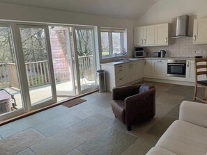 TV, DVD player, stereo, offices - Garth Cottage - Riverside with Private Hot Tub (Killin)