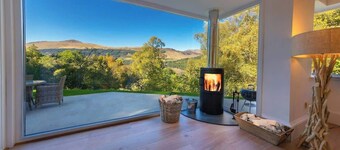 The Tractor Shed- Elevated Hot Tub with Loch Views