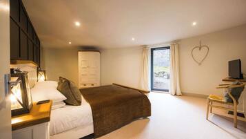 2 bedrooms, iron/ironing board, travel crib, WiFi